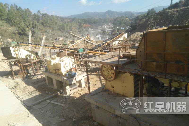 河北邢臺石灰石砂石料生產現(xiàn)場 河北邢臺石灰石砂石料生產現(xiàn)場