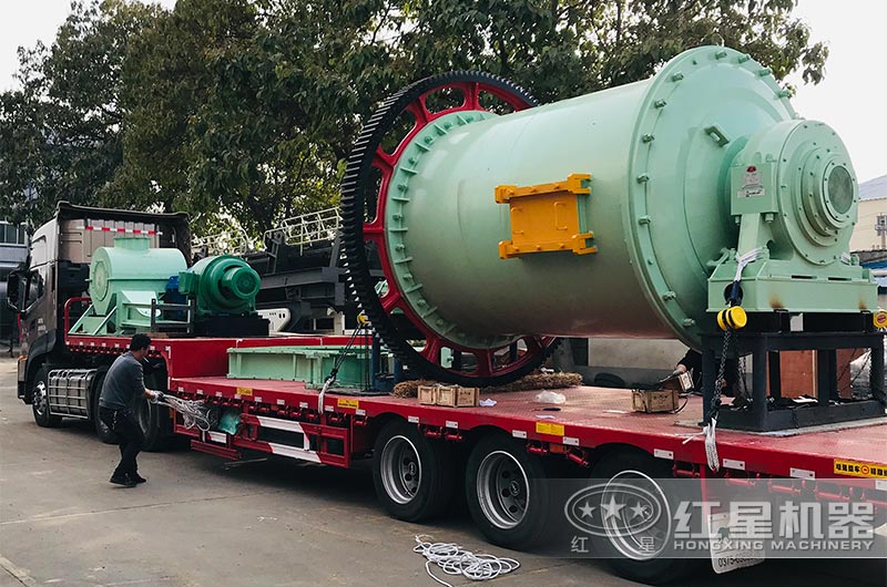 紅星機器廠家生產的球磨機發(fā)貨 紅星機器廠家生產的球磨機發(fā)貨