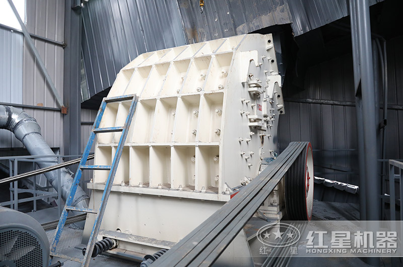 石灰石破碎客戶現場，適用錘破機