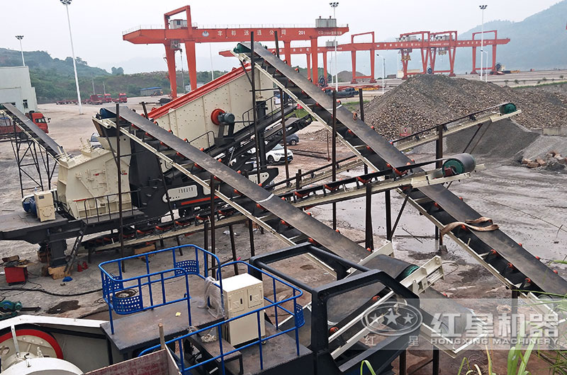 重慶輪胎移動破碎篩分站設備現場 重慶輪胎移動破碎篩分站設備現場