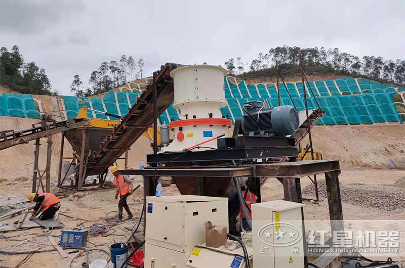 圓錐破碎機現(xiàn)場 圓錐破碎機現(xiàn)場