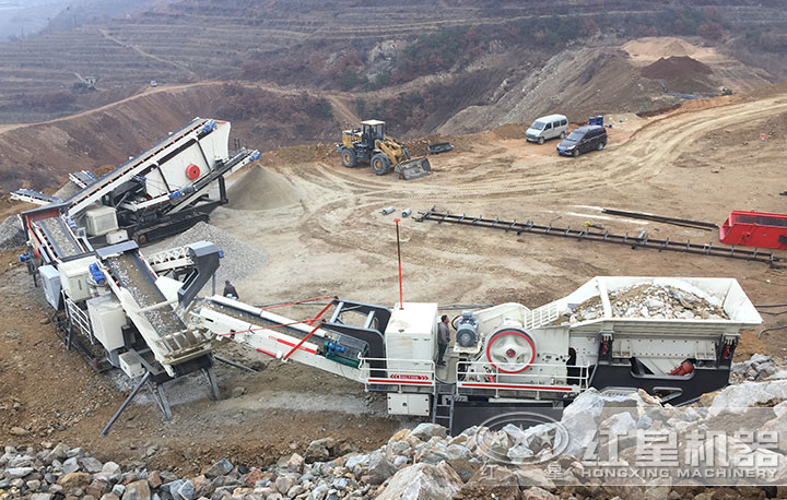 移動式碎石機作業(yè)現場