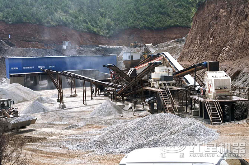制砂設(shè)備生產(chǎn)現(xiàn)場，反擊破搭配制砂機，破碎軟料